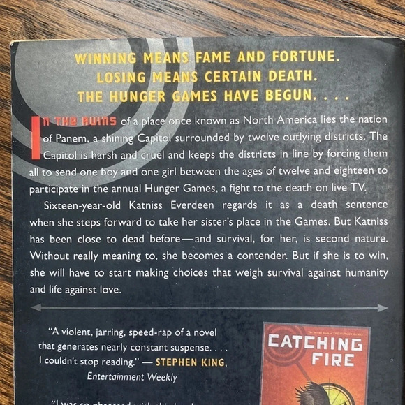 THE HUNGER GAMES paperback - Picture 4 of 4
